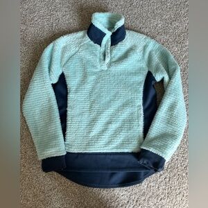 Mountain Hardware quarter zip fleece (with buttons though)